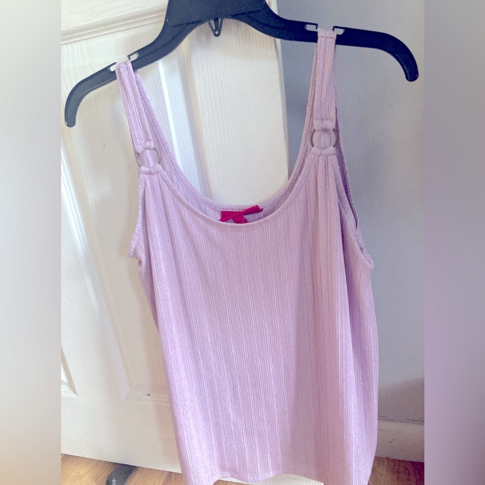 Sleeveless blouse.